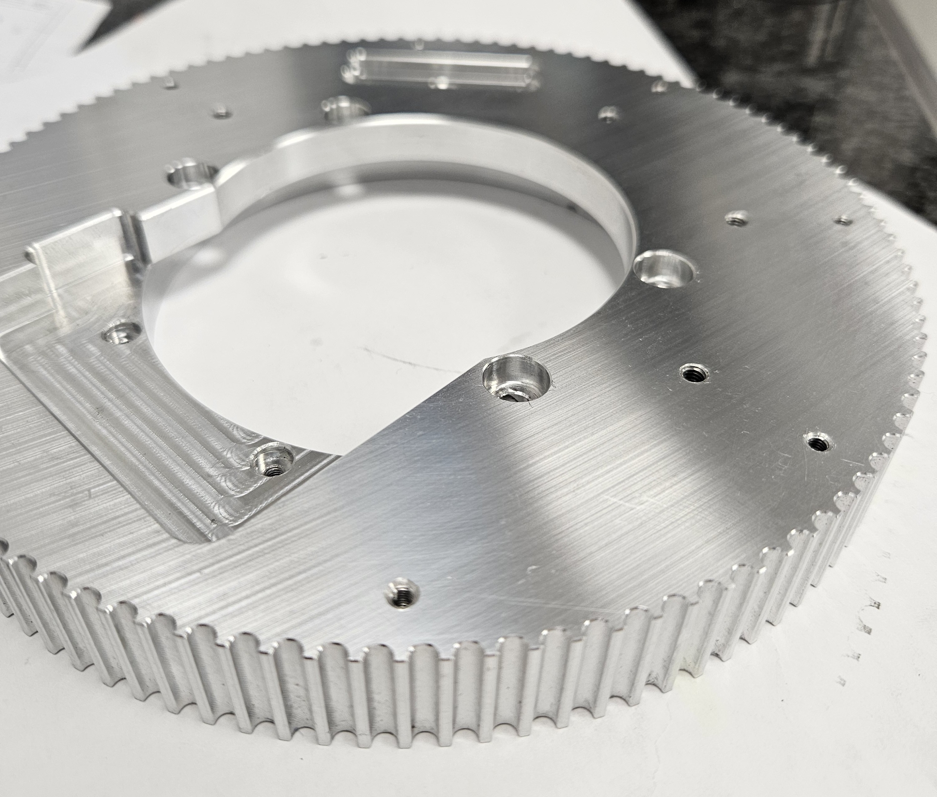 Obdelan aluminijast zobati obroč